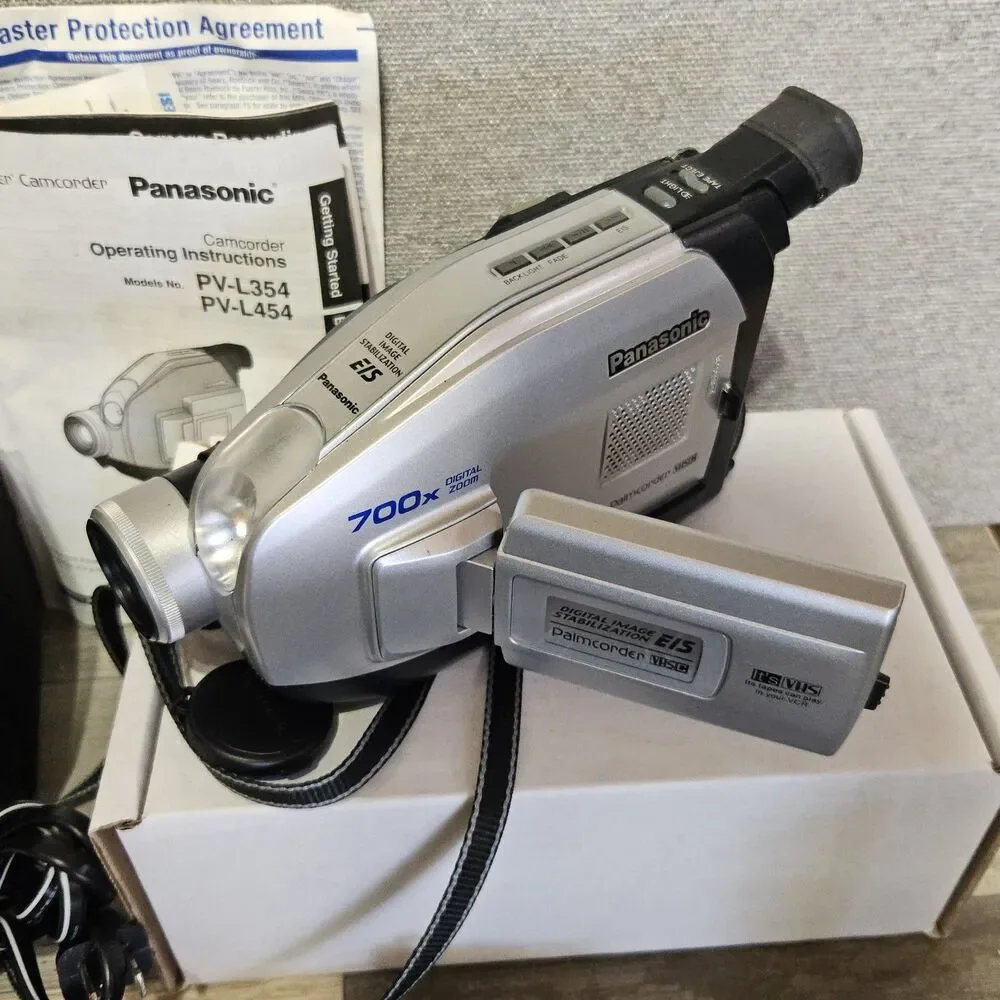 Panasonic Palmcorder Camcorder PV-L354D 700x Zoom W/ Charger TESTED + extras